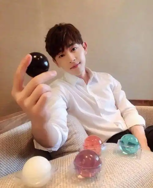 独爱可爱荧幕女友的邓伦其实另有所爱?这几个姑娘他更喜欢谁?