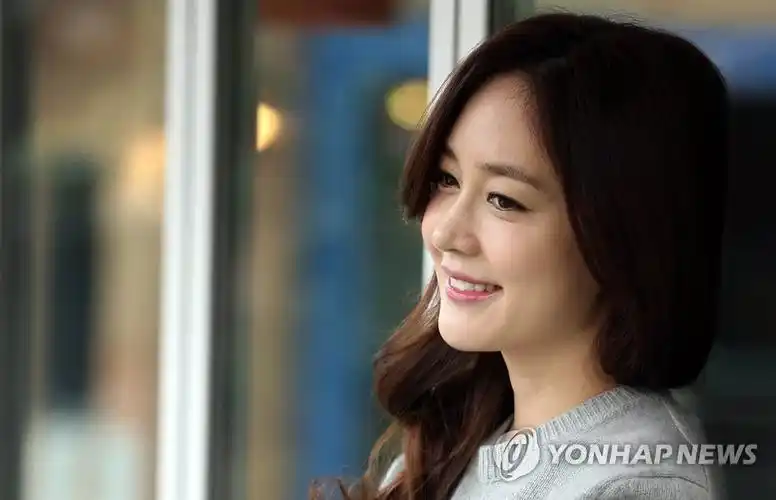 成宥利昨与职业高球手成婚 婚礼礼金全捐