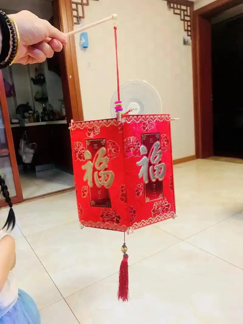 六个红包做成的红灯笼.#中秋节手工灯笼 #亲子手工制作 #红 - 抖音