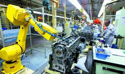 机器换人浪潮席卷传统工厂 一线工人遭遇职业危机_工业机器人,机器换