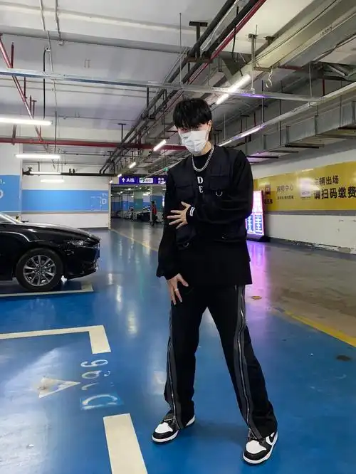 183水瓶男今天是保安队长