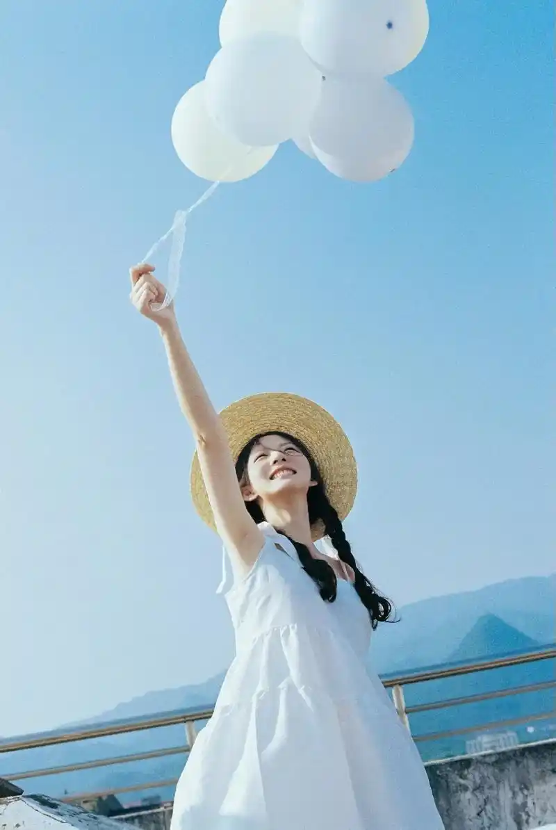 少女的定义从来不是年轻漂亮 而是自由且勇敢#胶片写真#摄影  - 抖音