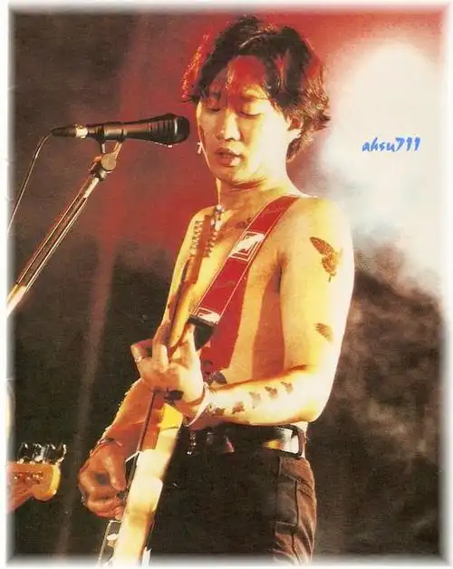 谁有如图等黄家驹的高清图片,可以做海报的,万分感谢,请发给我,谢谢