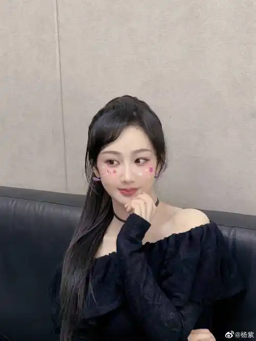 抛去铁刘海的杨紫气质多变,越来越美_安迪_coco_发型