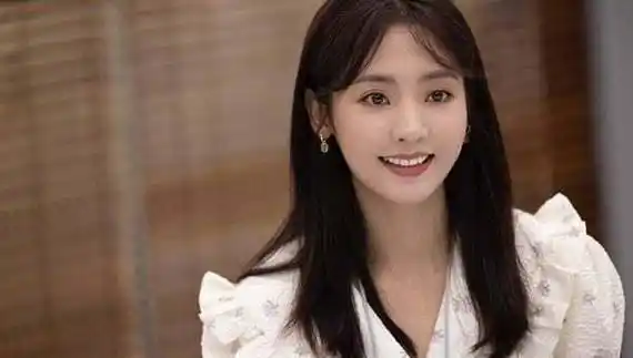 邢菲被公认是甜剧女王,她参演的几乎都是甜宠剧.