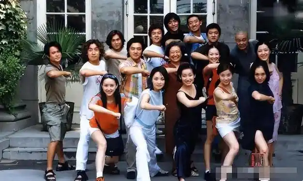 却潇洒自在|话剧|中戏|刘烨|胡静|军训|军校|朱一龙|战争法_网易订阅