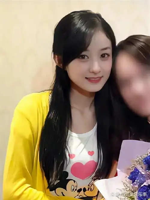 赵丽颖惊艳旧照曝光  当网友意外翻到赵丽颖的早期照片时,一片惊叹声