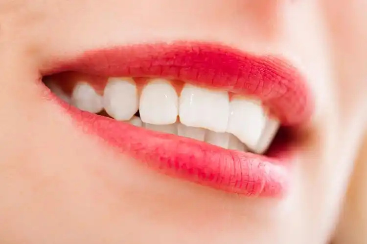 洁白整齐的健康牙齿图片