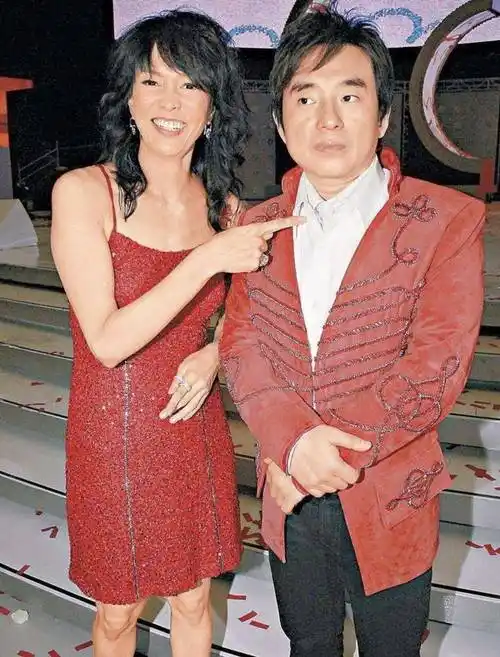 女星郑裕玲的励志人生,和她生命中爱过的2个重要男人_周润发_因为