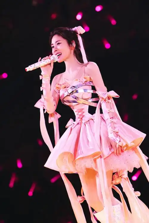 张碧晨超话96#张碧晨2024今儿个开心巡回演唱会#  奏响热恋狂想曲