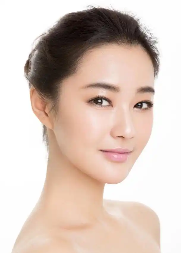 演员佳琪,气质白衬衣写真