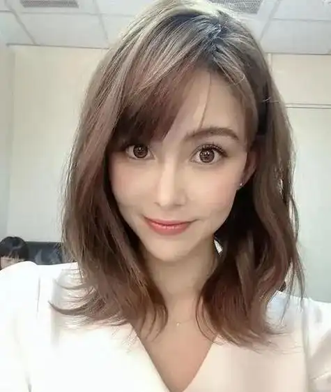 昆凌17岁就被周杰伦追到手,看到当初素颜旧照,难怪周董这么着急