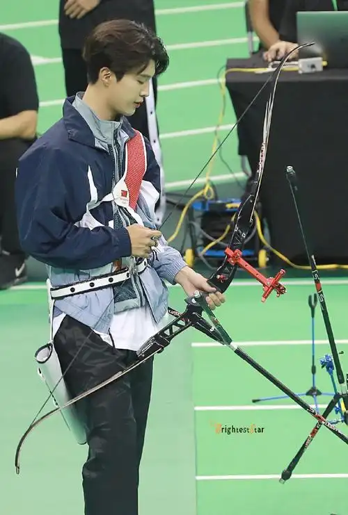 范丞丞[超话]##范丞丞likeafan#20190714粉丝嘉年华射箭今天变身射箭