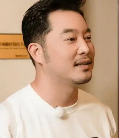 军艺校草沙溢参加12档综艺节目赚了4千万为何代步车仅仅30万