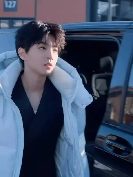 王俊凯美貌纯享版老天爷啊你知道他颜值有多伟大嘛被光追寻的美神凯酱