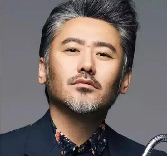 这样留胡子,迷倒一群小姑娘