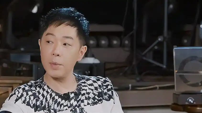 57岁黄贯中依旧热爱摇滚面对不尊重歌手的行为这个做法太霸气