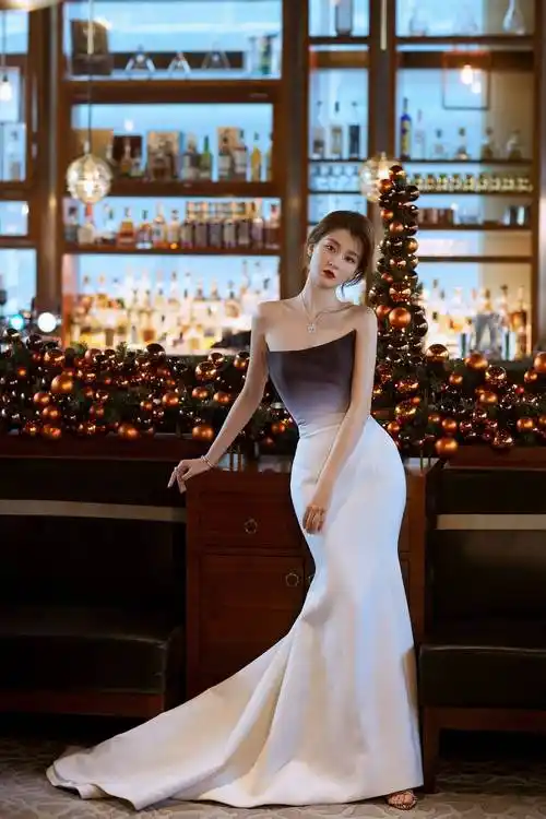 乔欣礼服性感迷人写真