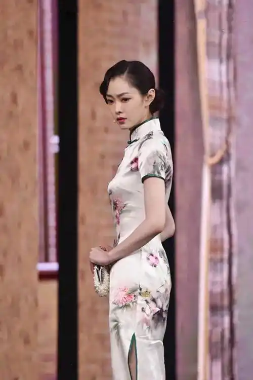 这31位女星"穿旗袍"太美了,脉脉眼中电击波,妩媚多姿显时尚_女神_荧幕