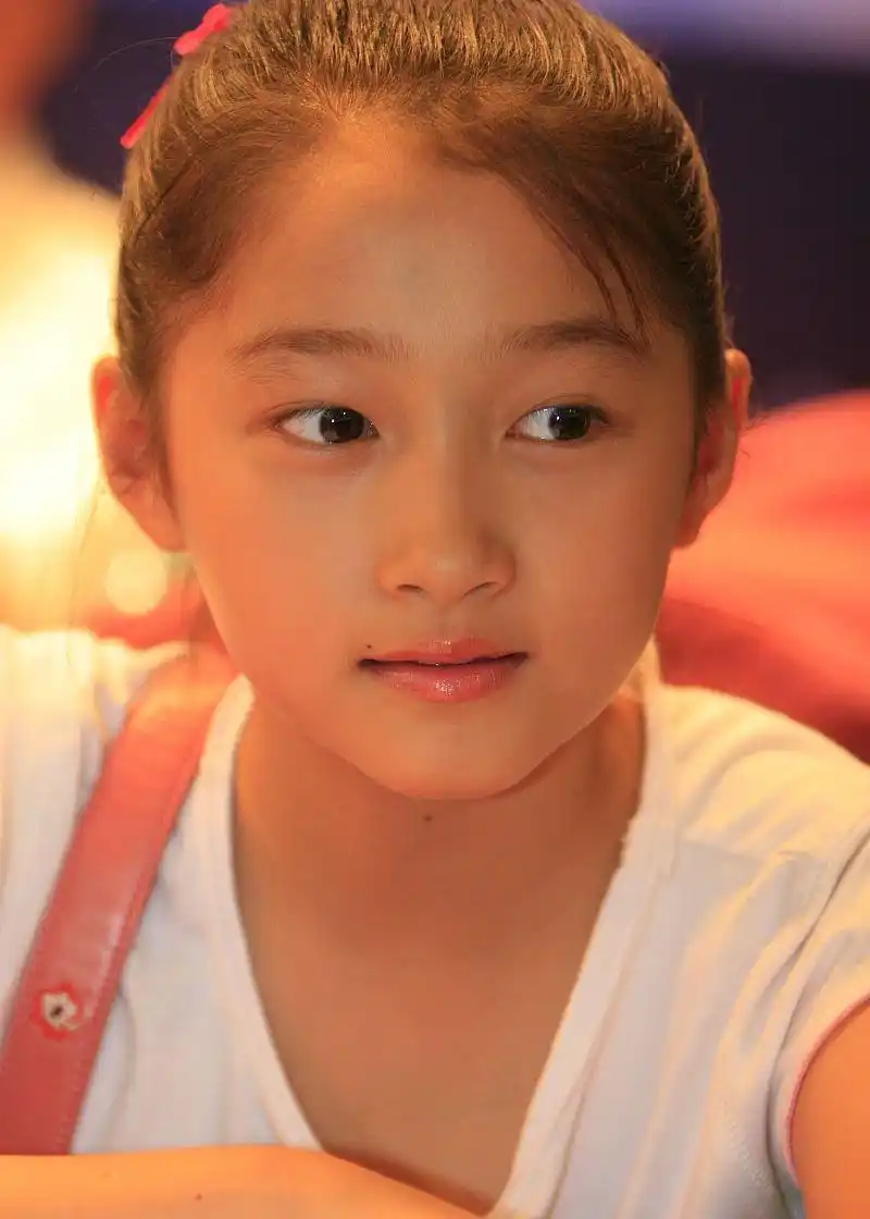 1 / 5 关晓彤小时候