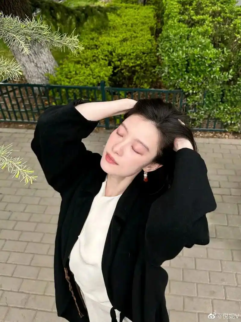 倪妮自拍照真是太迷人了