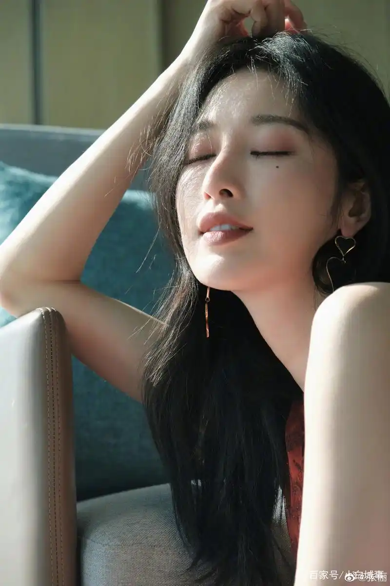 张俪优雅写真图欣赏,这颜值身材绝绝子