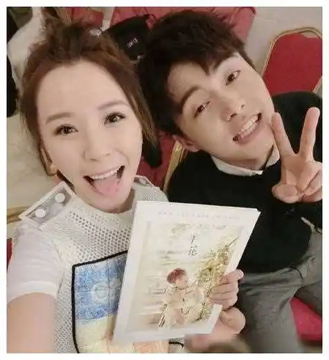 原创黄雅莉宣布喜得贵子马天宇发问候辛苦啦保持距离感