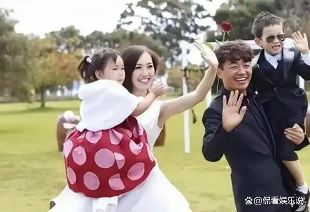 王宝强现任女友正面照曝光穿搭朴素温柔大方