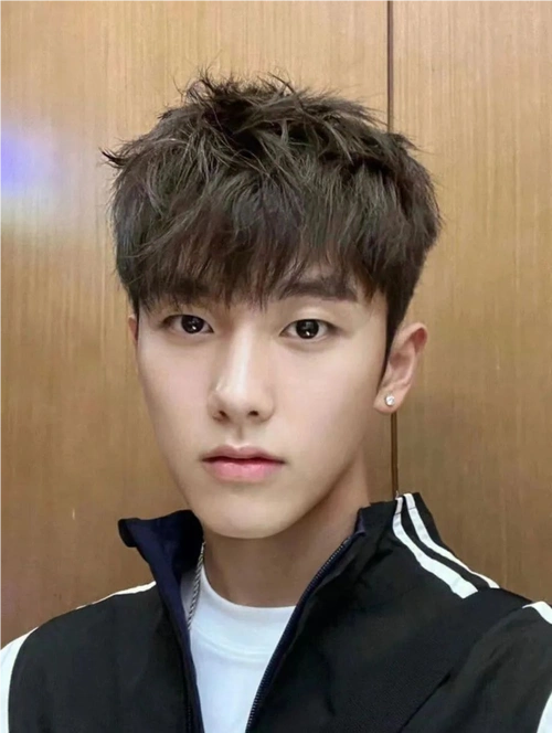 最值得尝试的三种男士发型,精神时尚很出彩,越看越帅气插图5