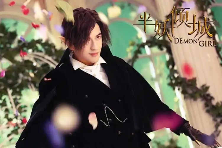 新疆男神米热,一张略带异域风情的脸庞散发迷人魅力