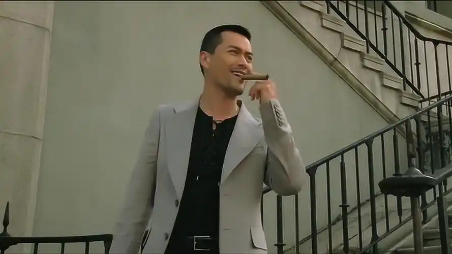 导火线吕良伟演大反派渣哥跳舞撩妹被人抢马上让他吃酒瓶