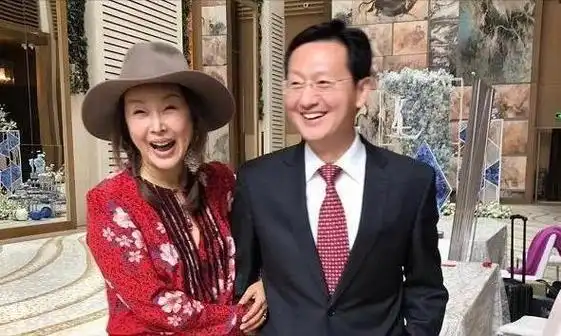 孙悦嫁大9岁二婚富豪生冠军儿子如今的她证明李健没说错