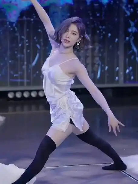 许佳琪超话#超话星愿池##非正式跨年派对#许佳琪性感黑丝大长腿热舞