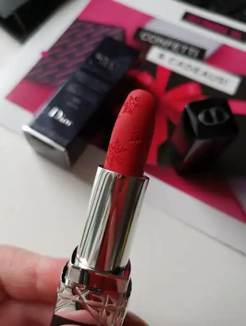 迪奥999哑光有香味吗