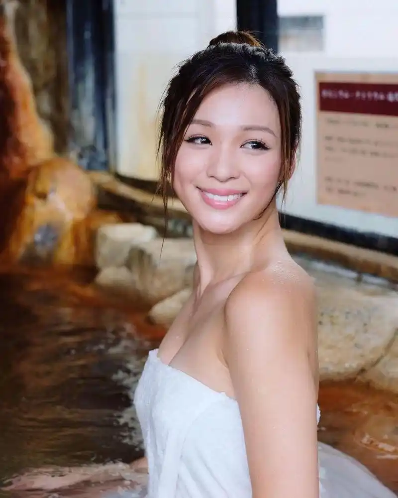 凭tvb节目《3日2夜》而为人认识的周佩婷(angel)