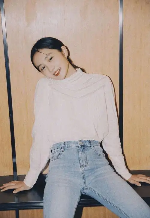 虽然黄多多的颜值比较高,在发型上也比较低调,但是