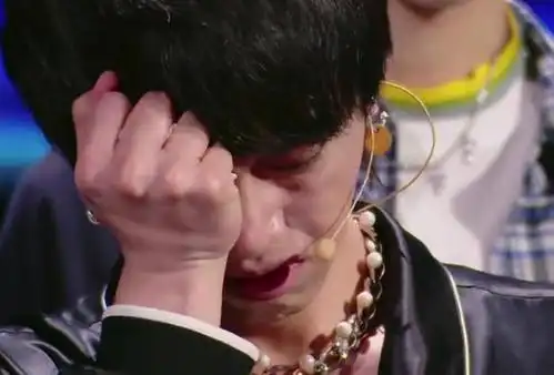 这一开口,情绪比较和缓后的华晨宇又开始忍不住伤心哭泣,他一直都在