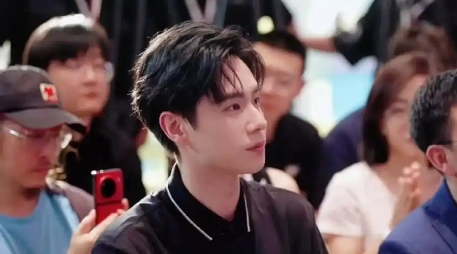 fila蓬皮杜##胡一天0611出道周年快乐