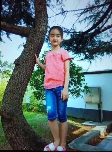 两个小美女可爱的童年照片