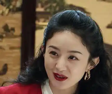 所以没有加磨皮等修复皮肤状态的滤镜,这就是剧中赵丽颖的鱼尾纹,法令