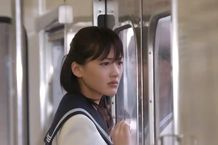 世上有两样东西不可直视,一是太阳,二是人心