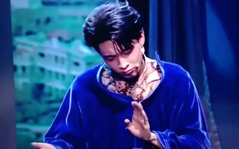 活动作品来看秦霄贤养生蹦迪嗨起来