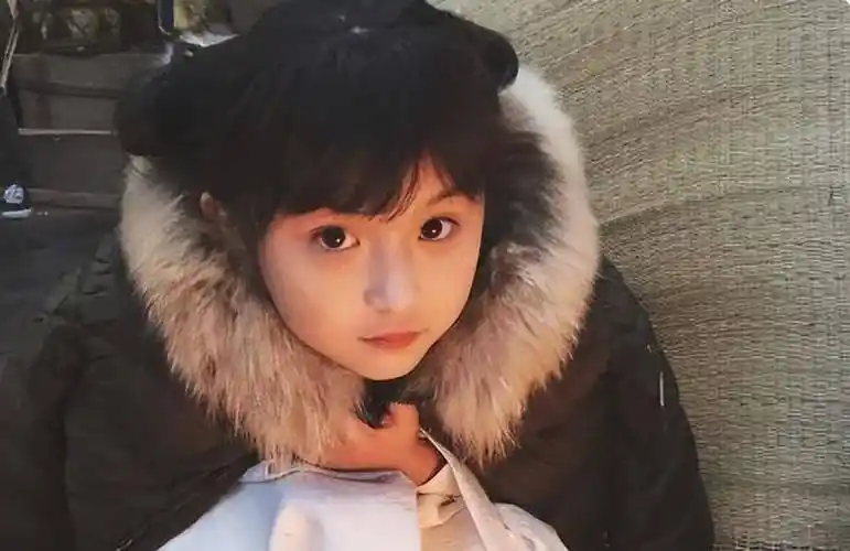 刘楚恬:2岁出道年入百万,因长相甜美被禁止整容,如今长成啥样_女儿