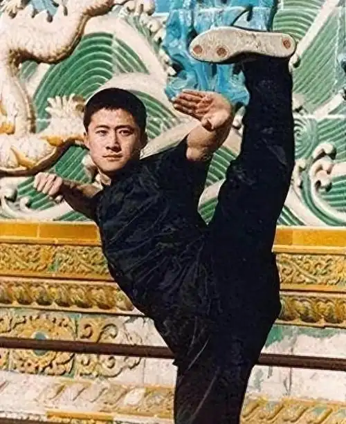 骗了我们49年原来他就是吴京的父亲难怪吴京能大红大紫