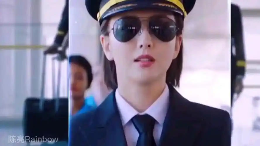 爱的厘米新剧来啦佟丽娅机长造型超飒