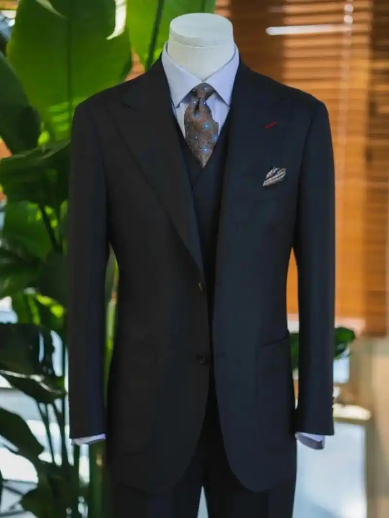 西装定制&私人定制.暗条纹西服立体感十足一直是男士衣柜里不 - 抖音