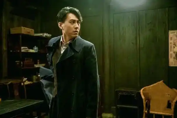 由靳东,王丽坤等合作主演的谍战剧《无间》迎来了收官大结局,这部剧