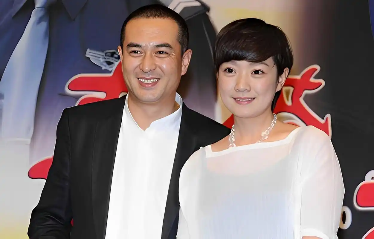 张嘉译成名后,花了7000万给现任妻子王海燕买了一栋别墅和一辆价值200