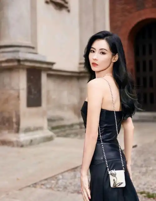 米兰时装周##张柏芝把银河穿在身上