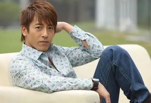 寻找一个活跃在90年代的香港男演员.